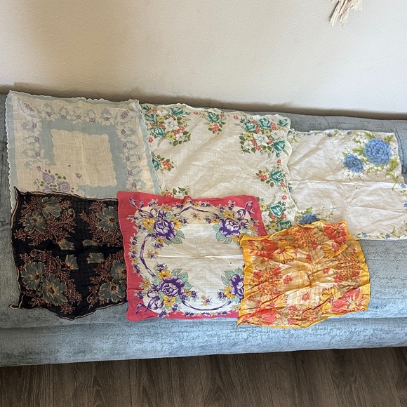 Vintage Accessories - Lot of 6 Vintage Women Floral Print Handkerchiefs